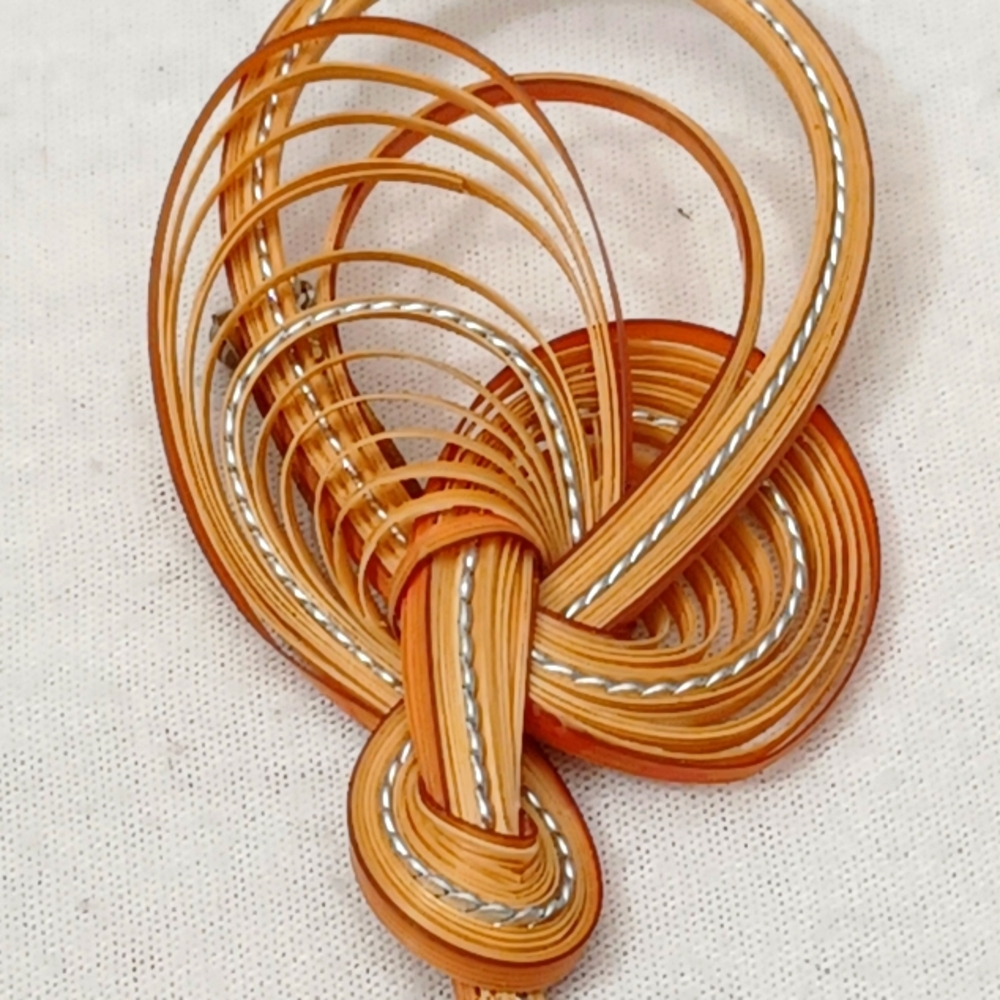 HAND CRAFTED NATURAL BAMBOO BROOCH